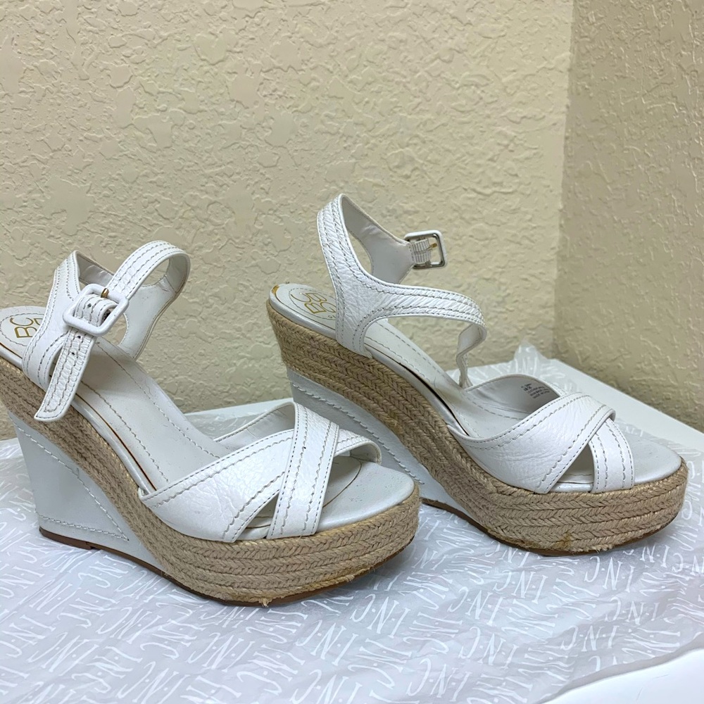 BCBG wedge size 6B